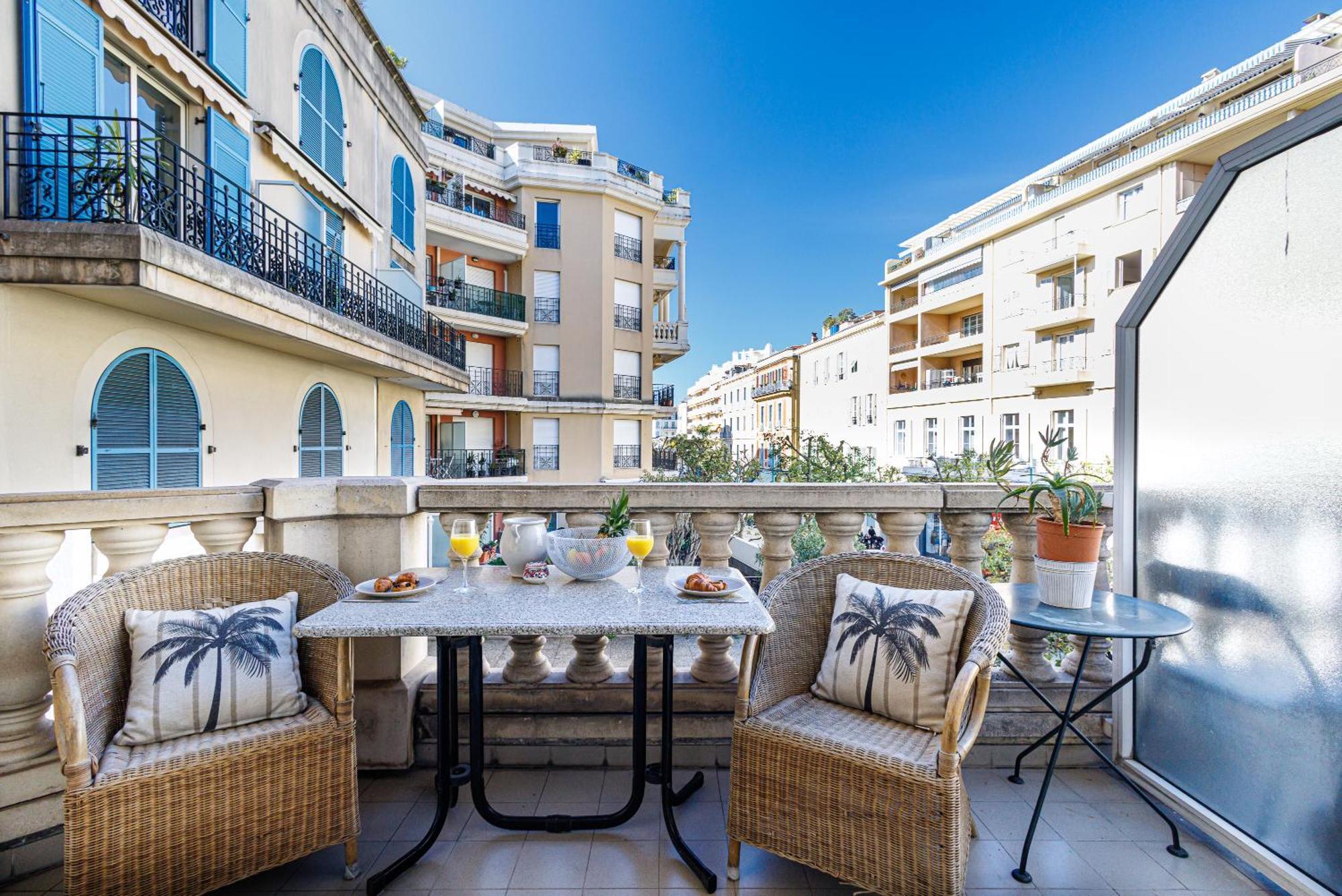 Le Victoria, Elegant T2 Au Bord Des Plages, Piscine, Sauna Menton Exterior photo